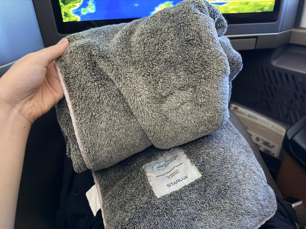 STARLUX A350 Business Class Blanket