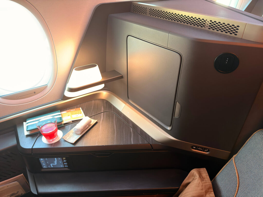 STARLUX A350 Business Class Side Console