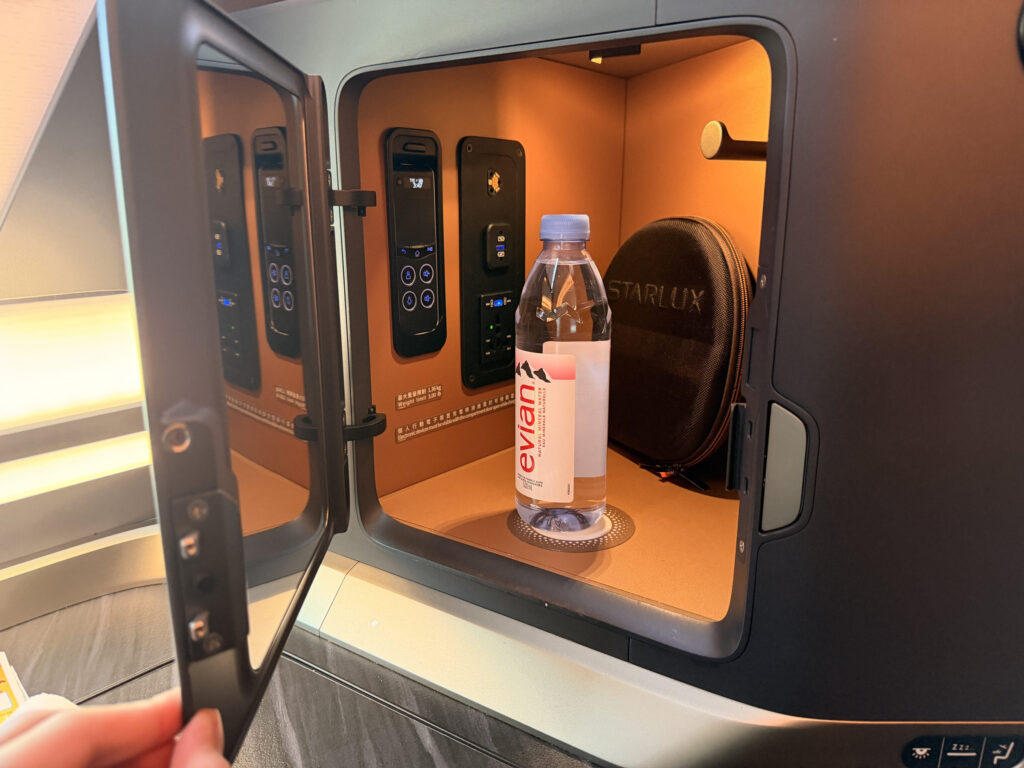 STARLUX A350 Business Class Storage Cabinet