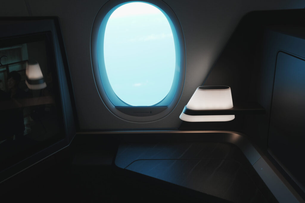 STARLUX A350 console and lamp in action