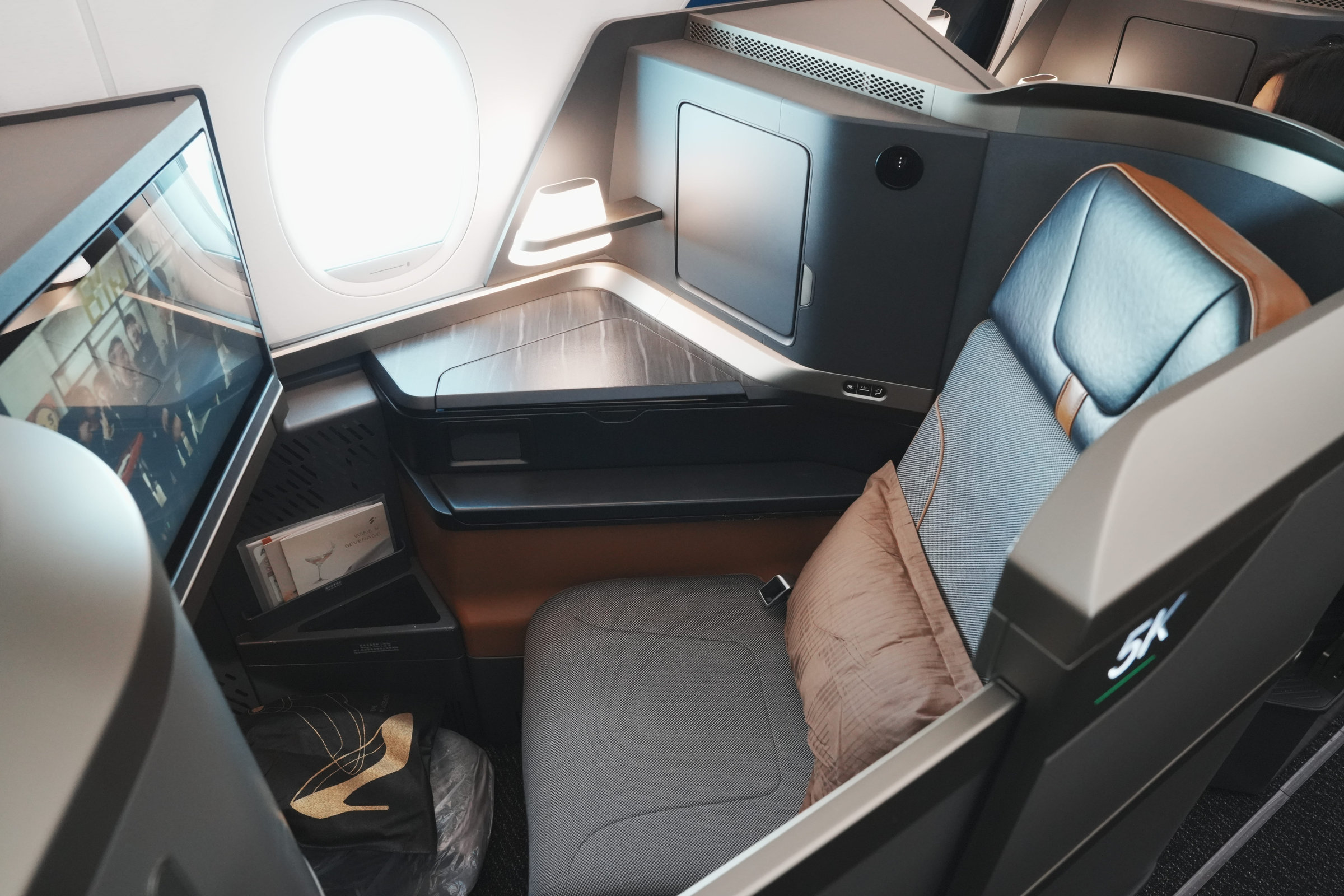 Full Review: STARLUX Airlines A350 Business Class (Taipei to Singapore)
