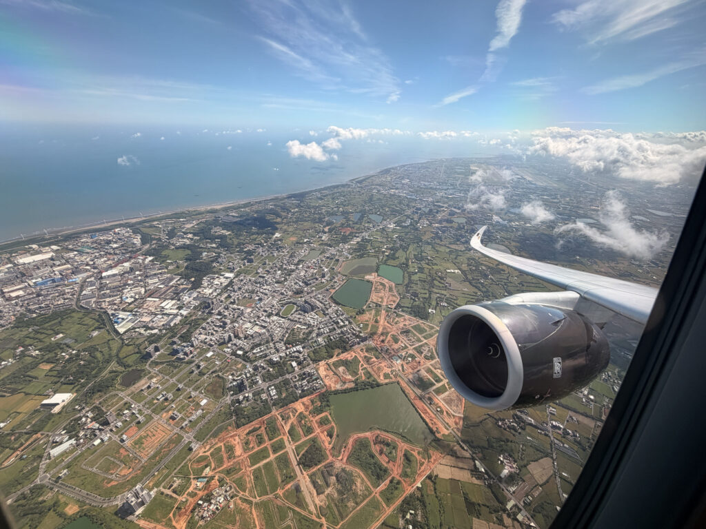 STARLUX A350 Climbing to Altitude