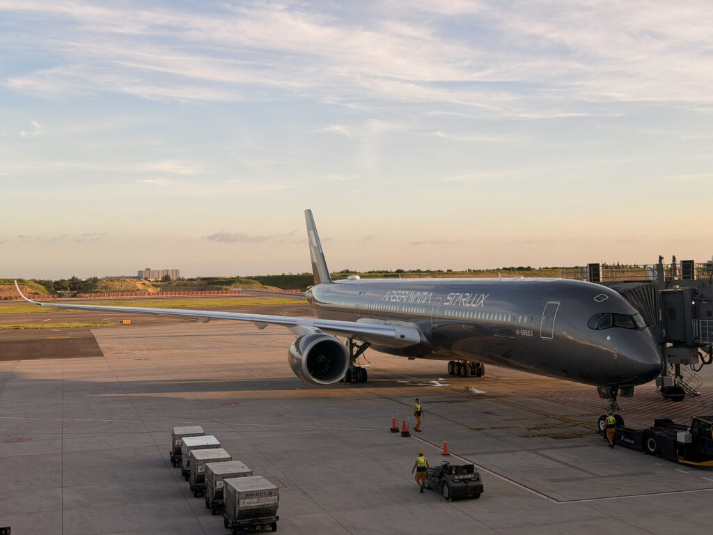 STARLUX Airsorayama Silver A350-1000