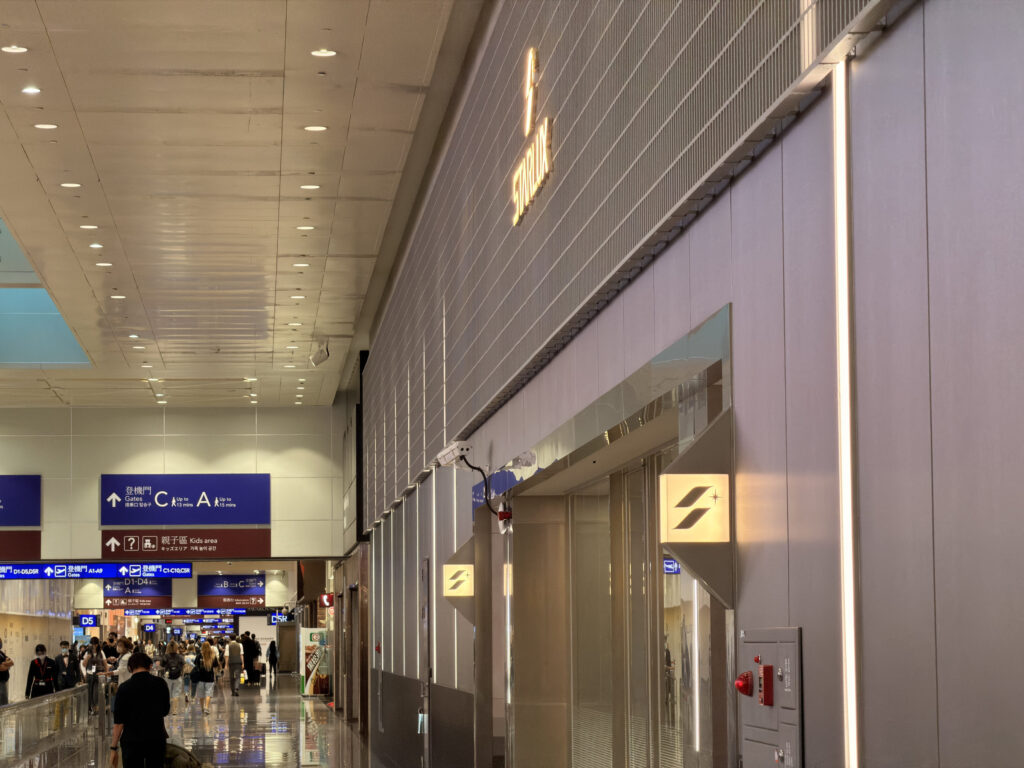 STARLUX T2 lounge facade in Terminal 2 of TPE